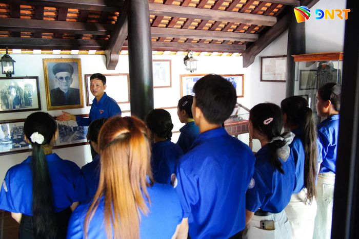 Cuộc đời và nhân cách cụ Huỳnh là tấm gương cho các thế hệ trẻ noi theo. Ảnh: VĂN QUANG