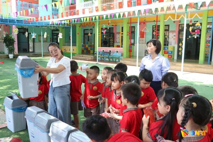 Mô hình “Trường mầm non không rác thải nhựa” đang được triển khai tại các cơ sở giáo dục. Ảnh: HỒ QUÂN