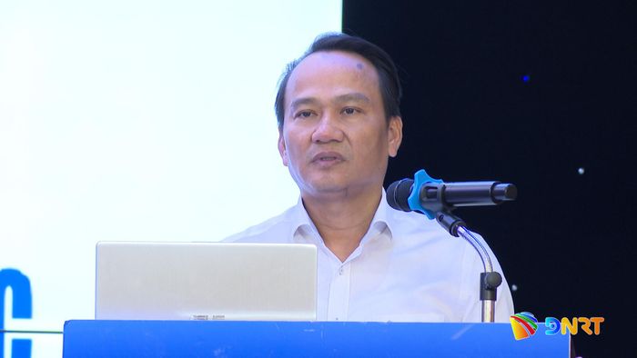 Phó Bí thư Thành ủy, Chủ tịch Ủy ban MTTQ Việt Nam thành phố Nguyễn Đình Vĩnh phát biểu khai mạc hội nghị. Ảnh: VIẾT TRỌNG