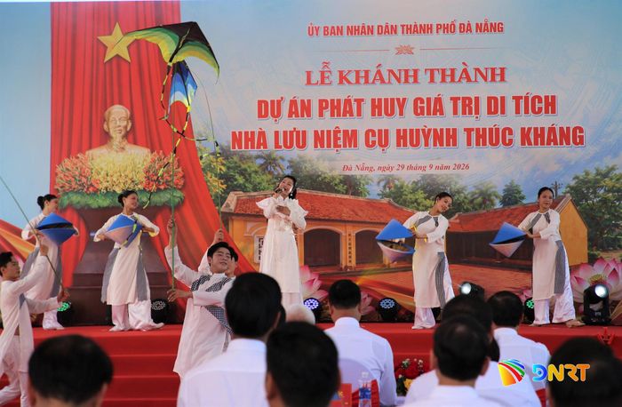 Một tiết mục đặc sắc được trình diễn tại lễ khánh thành. Ảnh: ALĂNG NGƯỚC