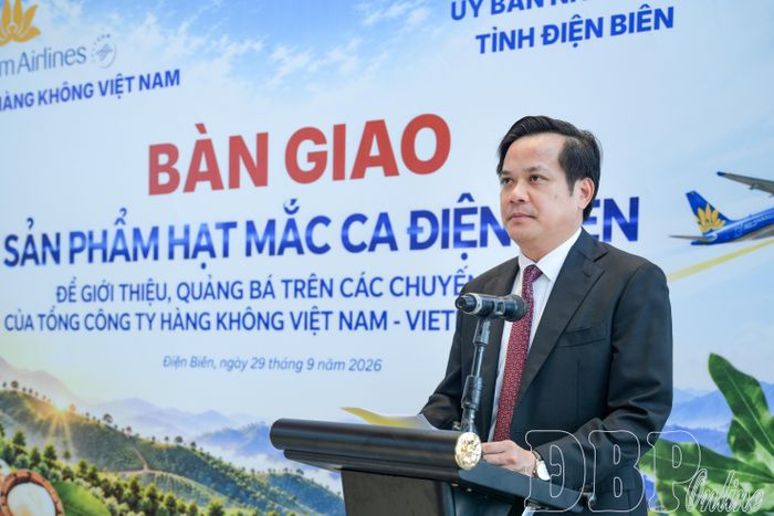 Phó Chủ tịch Thường trực UBND tỉnh Lò Văn Cương phát biểu tại lễ bàn giao.