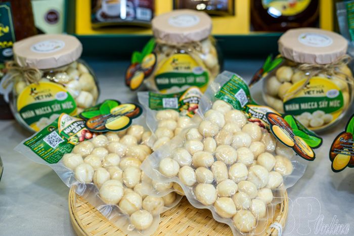 Sản phẩm nhân hạt mắc ca Điện Biên được đóng gói, đáp ứng yêu cầu kỹ thuật của Vietnam Airlines.