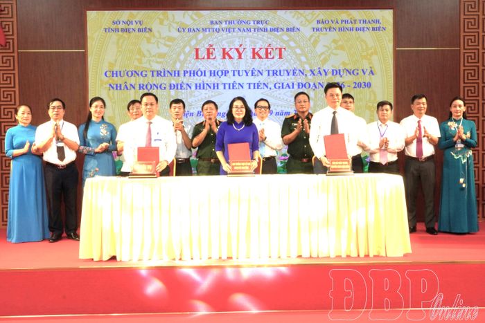 Lãnh đạo Sở Nội vụ ký kết chương trình phối hợp với Ban Thường trực Ủy ban MTTQ Việt Nam tỉnh và Báo và phát thanh, truyền hình Điện Biên.