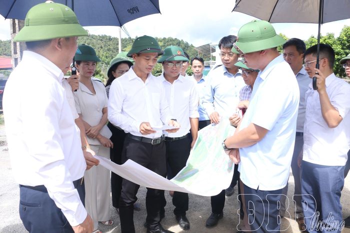 Phó Bí thư Tỉnh ủy Nguyễn Văn Thắng cùng đoàn công tác kiểm tra thực địa tại khu tái định cư bản Món Hà, xã Mường Lạn.