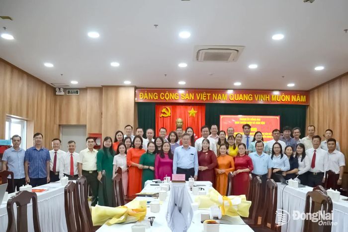 Toàn thể cơ quan Ban Tuyên giáo và Dân vận Thành ủy. Ảnh: Phương Hằng