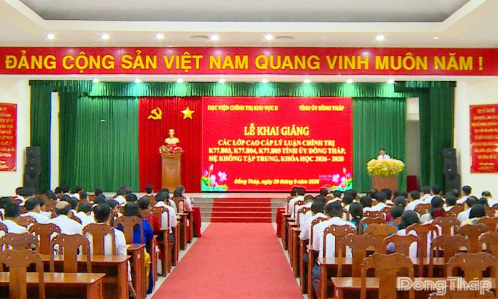 Quang cảnh lễ khai giảng.