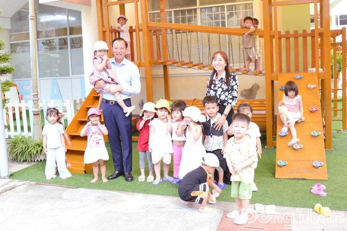Thứ trưởng Bộ Giáo dục và Đào tạo Đoàn Trung Kiên, kiểm tra thực tế tại Trường Mầm non Lê Thị Hồng Gấm - Điểm trường Sao Sáng, phường Mỹ Tho.