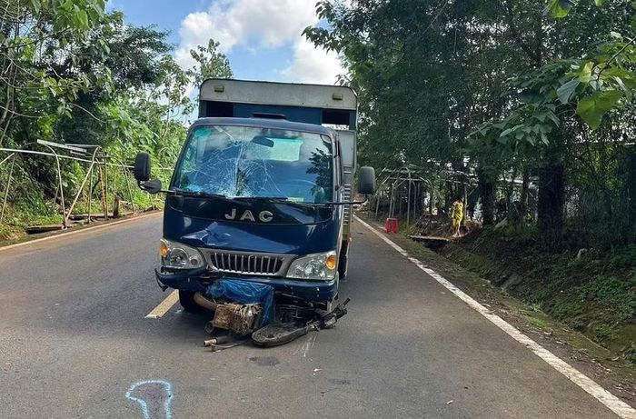 Vụ tai nạn khiến anh S.V. tử vong trên đường đi cấp cứu ở bệnh viện. Ảnh: Văn Ngọc