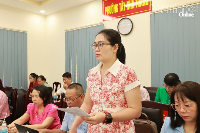 Đại biểu thảo luận tại hội nghị.