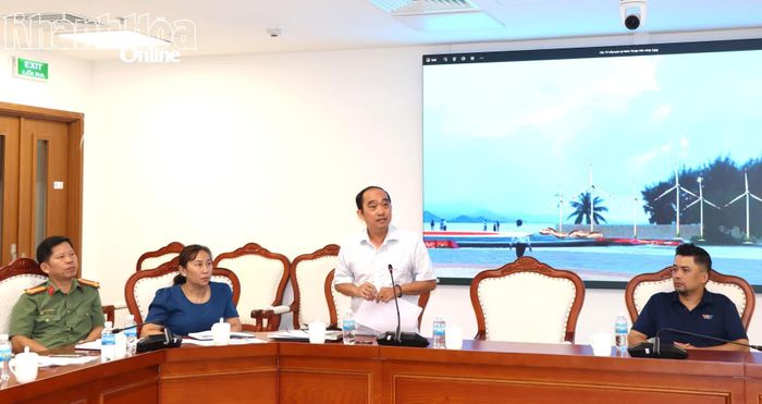 Lãnh đạo Báo và Phát thanh, Truyền hình Khánh Hòa trao đổi về các nội dung phối hợp tổ chức cầu truyền hình.