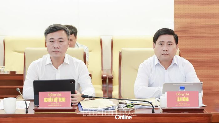 Các đồng chí: Lâm Đông, Nguyễn Việt Hùng tham dự hội nghị.