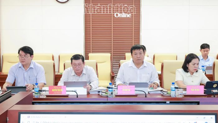 Các đồng chí Ủy viên Ban Thường vụ Tỉnh ủy tham dự hội nghị.