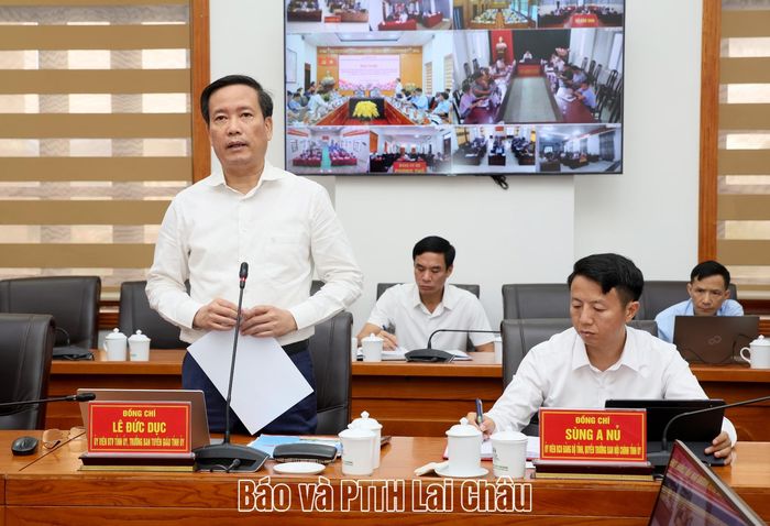 Đồng chí Lê Đức Dục - Uỷ viên Ban Thường vụ, Trưởng Ban Tuyên giáo Tỉnh uỷ phát biểu tại hội nghị. 