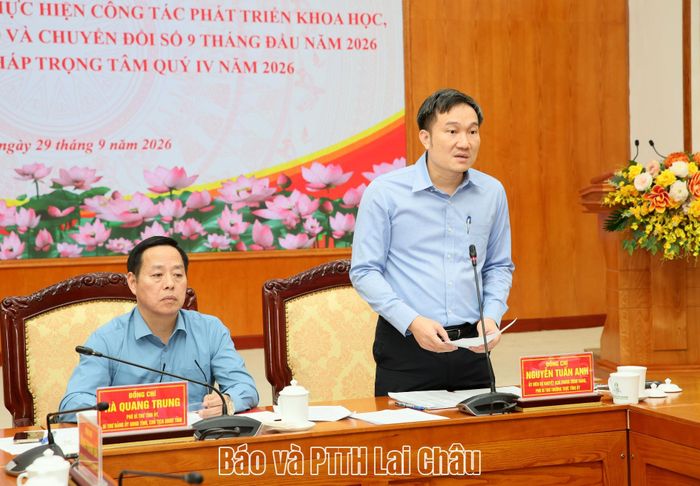 Đồng chí Nguyễn Tuấn Anh - Phó Bí thư Thường trực Tỉnh uỷ, Phó Trưởng Ban Chỉ đạo tỉnh phát biểu tại hội nghị. 