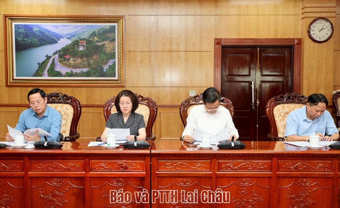 Các đại biểu dự phiên họp. 
