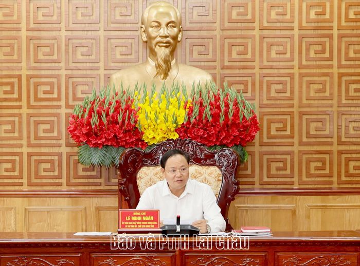 Đồng chí Lê Minh Ngân - Bí thư Tỉnh ủy, Chủ tịch HĐND tỉnh, Trưởng Ban Chỉ đạo tỉnh phát biểu kết luận phiên họp. 
