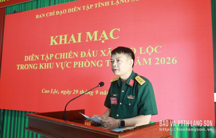 Thượng tá Nguyễn Văn Tiến, Phó Chỉ huy trưởng Bộ CHQS tỉnh phát biểu khai mạc diễn tập