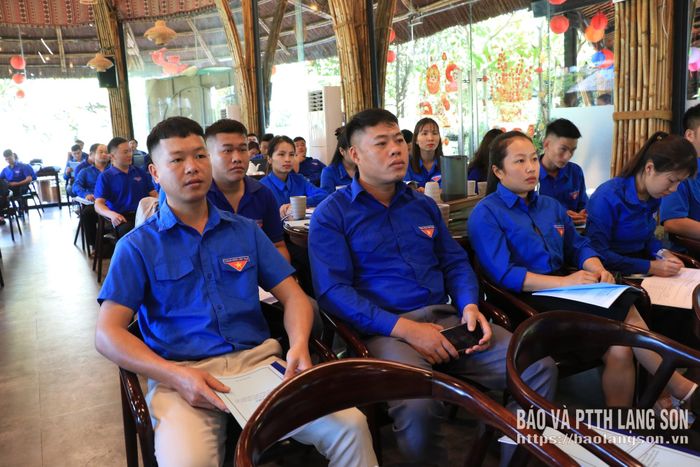 Các đại biểu dự hội nghị tập huấn