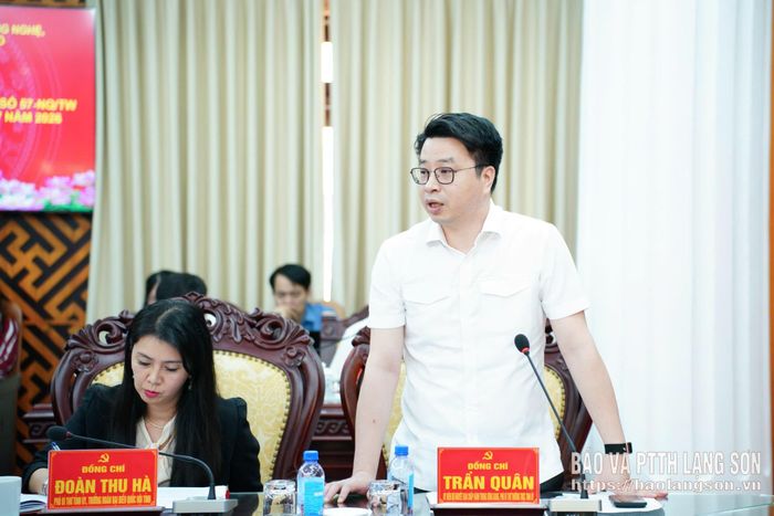 Đồng chí Trần Quân, Ủy viên dự khuyết Trung ương Đảng, Phó Bí thư Thường trực Tỉnh ủy, Bí thư Đảng ủy Các cơ quan Đảng tỉnh phát biểu tại hội nghị
