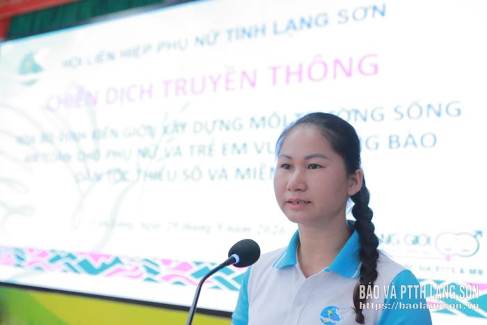 Đại diện Hội LHPN xã Văn Lãng trao đổi tại chương trình