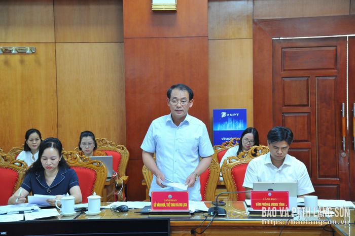 Lãnh đạo Sở Văn hoá, Thể thao và Du lịch phát biểu tại cuộc họp