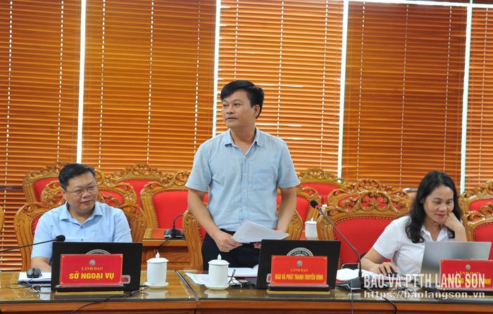 Lãnh đạo Báo và Phát thanh, Truyền hình Lạng Sơn phát biểu thảo luận tại cuộc họp