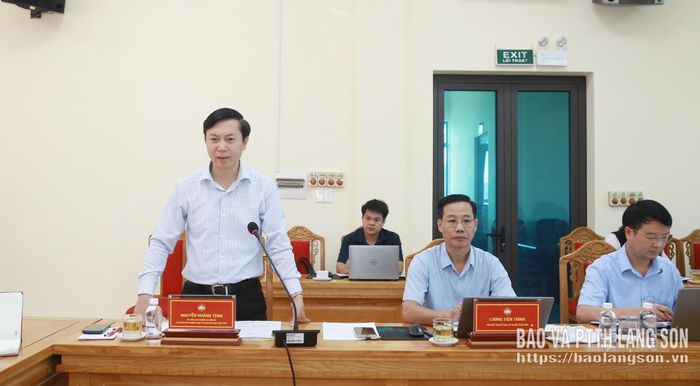 Đồng chí Nguyễn Hoàng Tùng, Ủy viên Ban Thường vụ Tỉnh ủy, Phó Chủ tịch Thường trực Ủy ban MTTQ Việt Nam tỉnh phát biểu tại buổi làm việc