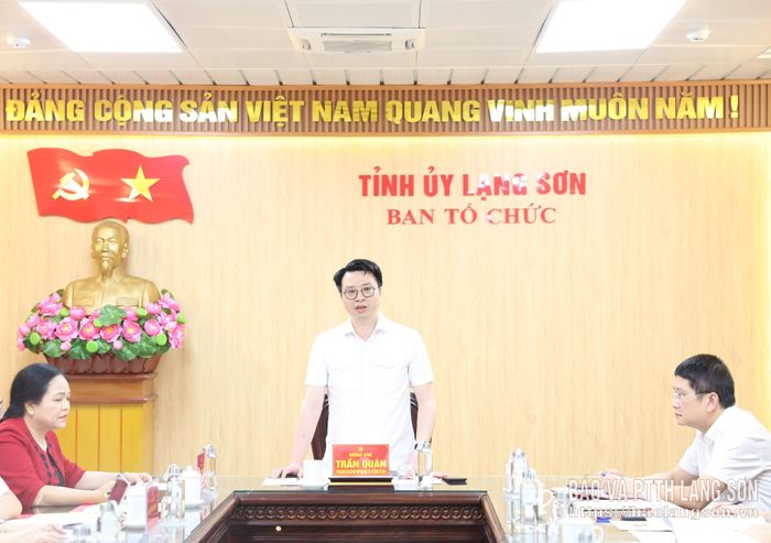 Đồng chí Trần Quân, Ủy viên dự khuyết Trung ương Đảng, Phó Bí thư Thường trực Tỉnh ủy phát biểu tại buổi làm việc