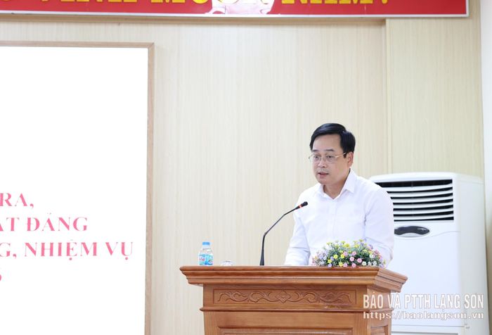 Đồng chí Vũ Hoàng Quý, Ủy viên Ban Thường vụ Tỉnh ủy, Chủ nhiệm UBKT Tỉnh ủy phát biểu tại hội nghị