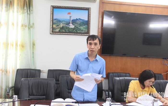 Đại diện Tổ Thư ký giúp việc báo cáo kết quả cuộc thi