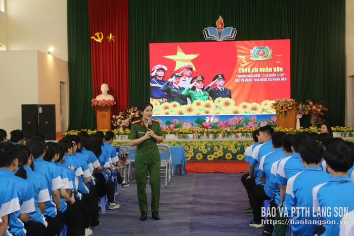 Báo cáo viên Cục Cảnh sát hình sự (Bộ Công an) tuyên truyền pháp luật tại chương trình