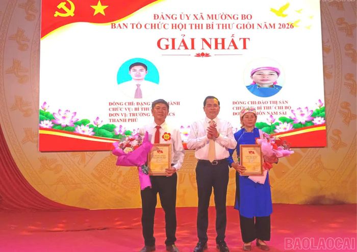 Trao giải Nhất cho 2 thí sinh.