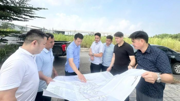 Lãnh đạo xã Yên Bình rà soát các khu vực, dự án, góp phần tháo gỡ khó khăn về giải phóng mặt bằng và tạo điều kiện thu hút đầu tư.