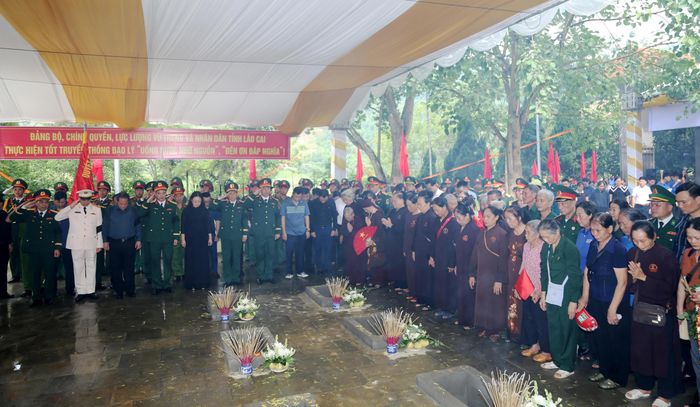 Một lần nữa, các anh trở về với đất mẹ, yên giấc trong vòng tay của cán bộ, chiến sĩ, đảng viên và Nhân dân Lào Cai với lòng biết ơn vô hạn.
