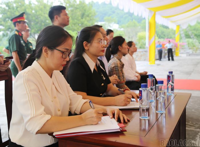 Lãnh đạo các sở, ngành tiếp thu ý kiến chỉ đạo của đồng chí Phó Chủ tịch UBND tỉnh.