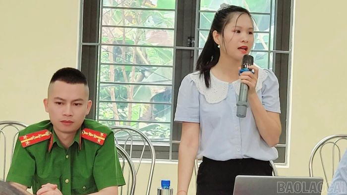 Các đại biểu thảo luận tại hội nghị.