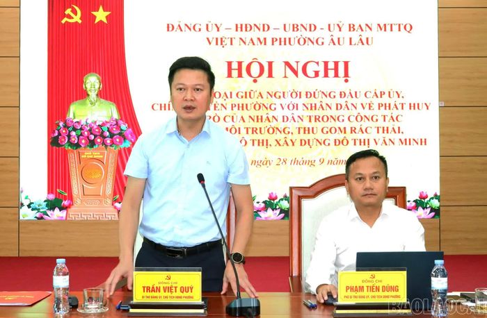 Bí thư Đảng uỷ, Chủ tịch HĐND phường Âu Lâu Trần Việt Quý phát biểu tại hội nghị đối thoại.