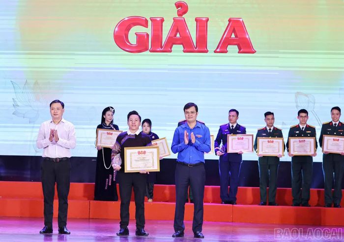 Tác giả Sùng A Lằng đoạt giải A thể loại video.