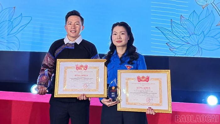 Các tác giả của Lào Cai đoạt giải tại cuộc thi.