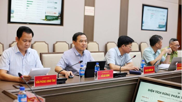 Các đại biểu tham dự cuộc họp.