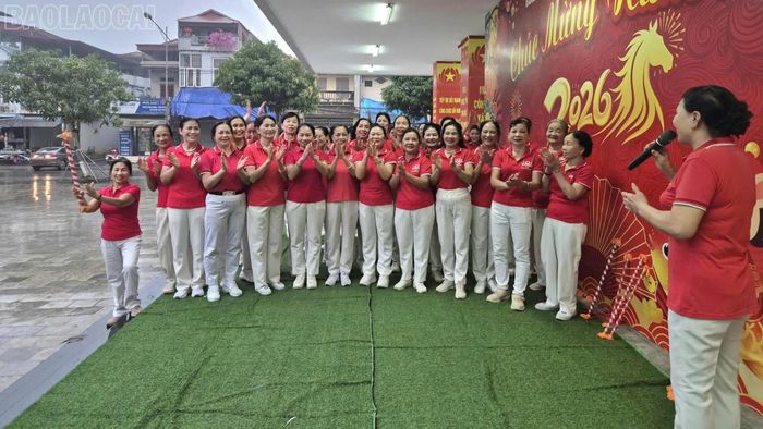 Những giây phút đầy niềm vui sau giờ tập.