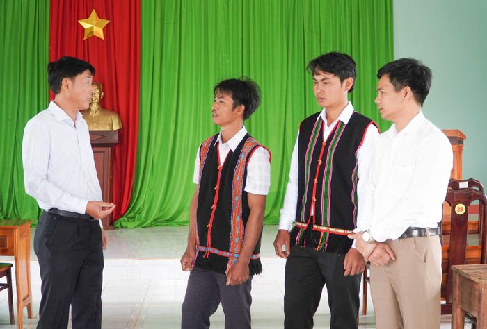 Đảng ủy xã Quảng Trực xác định việc phát triển đảng viên phải bảo đảm số lượng đi đôi với chất lượng, không chạy theo chỉ tiêu mà xem nhẹ tiêu chuẩn