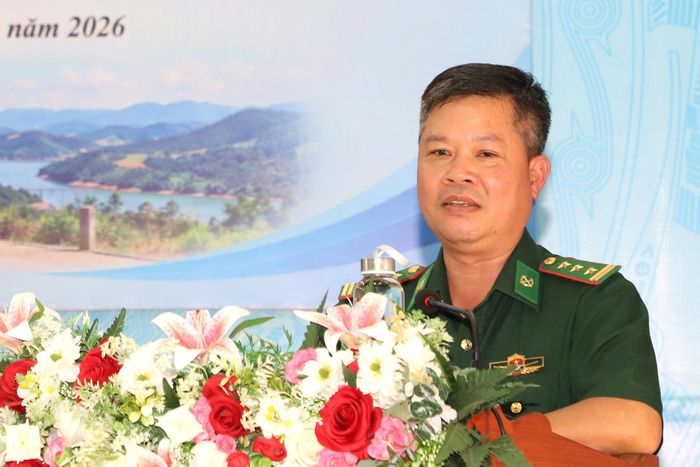 Thượng tá Hoàng Văn Hiểu, Phó Chủ nhiệm Chính trị, Ban Chỉ huy Bộ đội Biên phòng tỉnh thông tin về kết quả công tác quản lý, bảo vệ đường biên, mốc quốc giới Việt Nam - Campuchia thuộc tuyến biên giới tỉnh Lâm Đồng