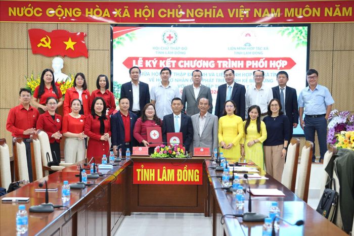 Hội Chữ thập đỏ tỉnh và Liên minh Hợp tác xã tỉnh Lâm Đồng ký kết Chương trình phối hợp giai đoạn 2026 - 2031