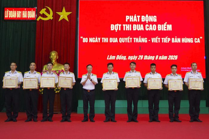 Lữ đoàn 681 khen thưởng cho các tập thể, cá nhân