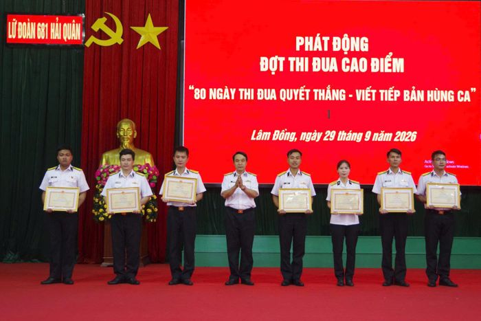 Lữ đoàn 681 khen thưởng cho các tập thể, cá nhân