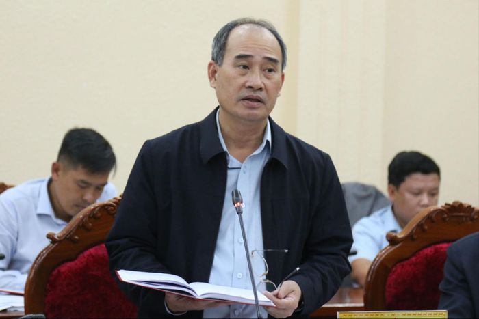 Ông Nguyễn Quang Tứ, Giám đốc Ban QLDA đầu tư xây dựng số 1 báo cáo tiến độ các dự án do đơn vị làm chủ đầu tư