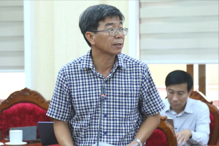 Giám đốc Ban QLDA đầu tư xây dựng số 2 Phan Thanh Hoàng báo cáo tiến độ các dự án do đơn vị làm chủ đầu tư