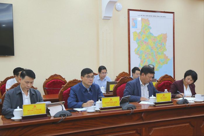 Các đồng chí trong Thường trực Tỉnh ủy, Ban Thường vụ Tỉnh ủy tham dự cuộc họp