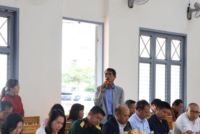 Ông Lê Văn Ba, Giám đốc HTX Dịch vụ nông nghiệp tổng hợp An Phú nêu ý kiến tại hội nghị